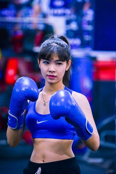 Dan nu nhan vien ngan hang hoa hot girl boxing goi cam-Hinh-10